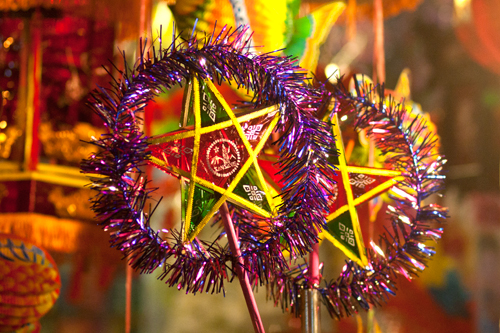 บรรยากาศในย่านขายของเล่นก่อนสาร์ทไหว้พระจันทร์เดือน8ตามจันทรคติ